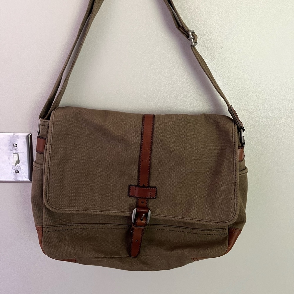 Fossil Messenger Bag